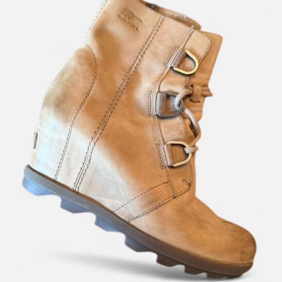 Sorel Shoes - Tan and brown ankle boots